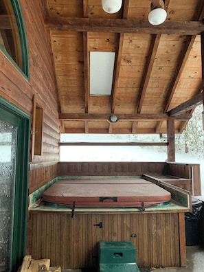 Indoor spa tub - Whitewater Country with Hot Tub, Free WiFi & Indoor Wood Burning Fireplace! (Lansing)