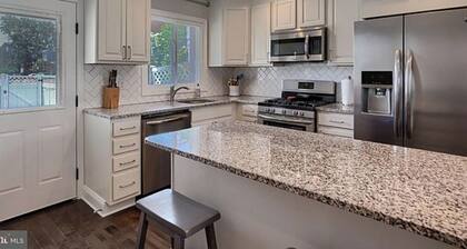 3-bedroom house in charming Baltimore with AC, WiFi, fitness room