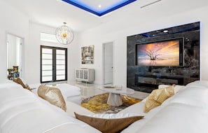 Smart TV, fireplace