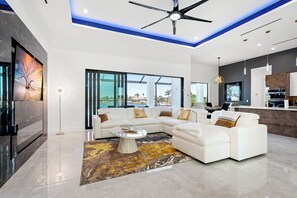 Smart TV, fireplace