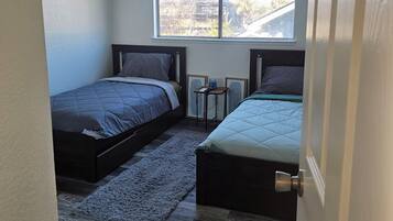 4 bedrooms, WiFi, bed sheets