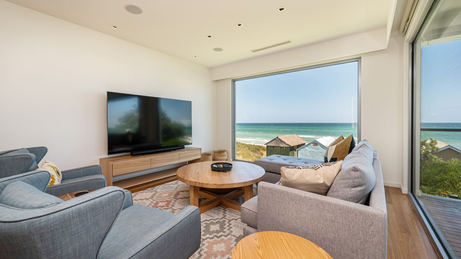 Smart TV, fireplace, books, stereo