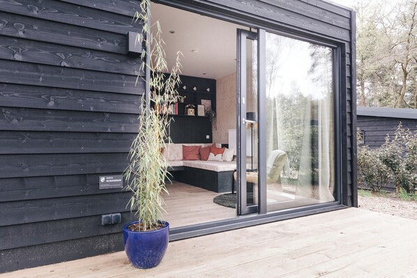 Terrace/patio - Design and luxury enjoyment in tiny house Onyx (Nunspeet)
