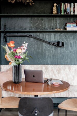 Interior - Design and luxury enjoyment in tiny house Onyx (Nunspeet)