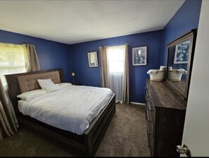 3 bedrooms, iron/ironing board, WiFi, bed sheets