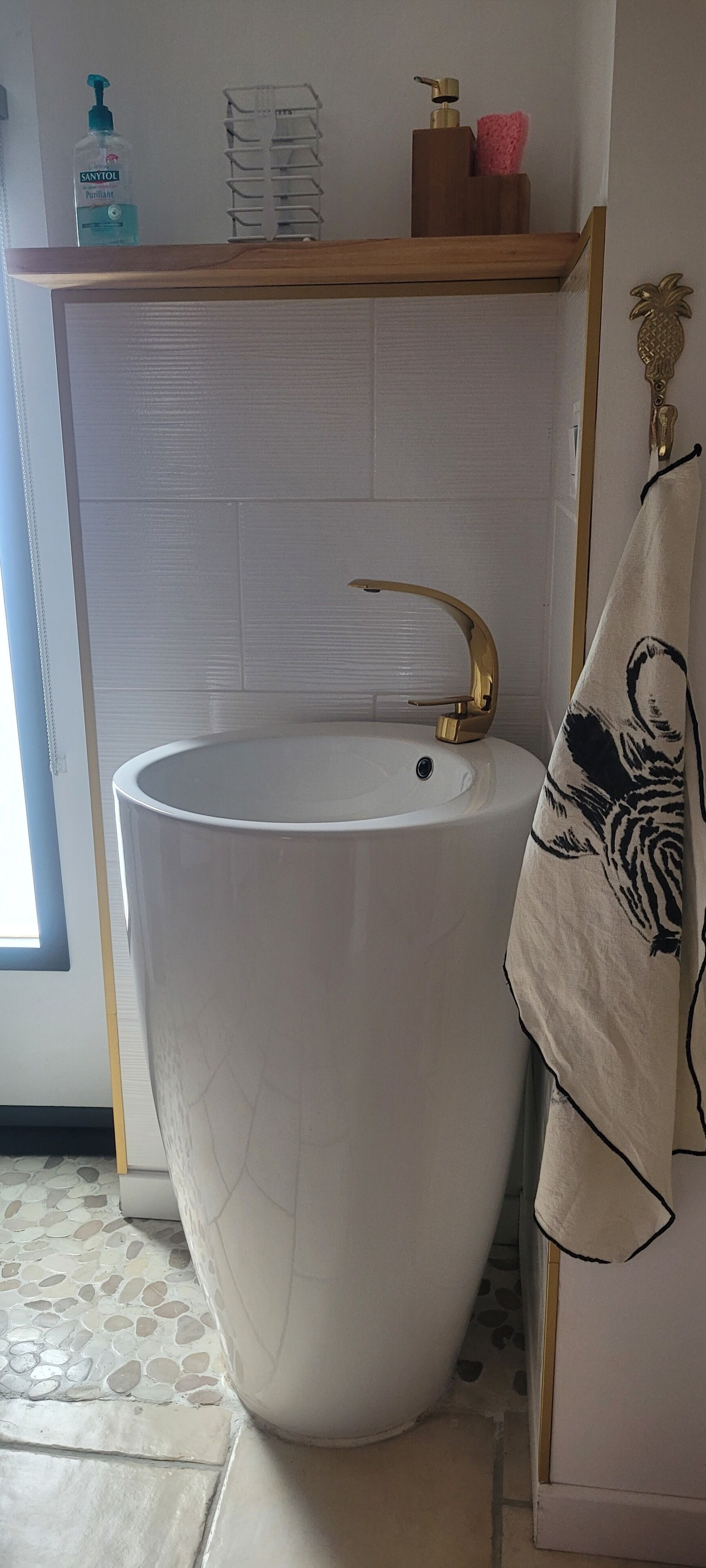 Whirlpool, Haartrockner, Handtücher, Toilettenpapier