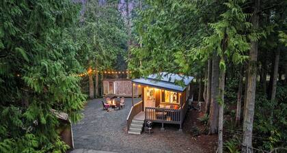 Creekside Escape a Cabin With Hot Tub