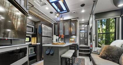 Happy Valley Hideaway with 2 Bedrooms & Fire Pit