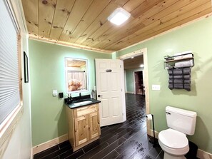 Towels, soap, shampoo, toilet paper