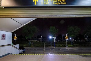Unclassified image, 3 of 13, button - Shell Hotel (Shanghai Minhang Beiqiao Metro Station) (Shanghai)