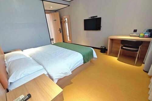 Shell Hotel (Shanghai Minhang Beiqiao Metro Station)