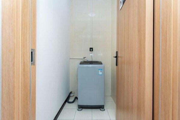 Interior - Shell Hotel (Shanghai Minhang Beiqiao Metro Station) (Shanghai)