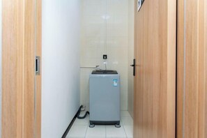 Interior - Shell Hotel (Shanghai Minhang Beiqiao Metro Station) (Shanghai)