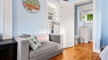 House, 1 Queen Bed, Kitchen, Garden View (Shore Delight) | Living area | 42-inch flat-screen TV with digital channels