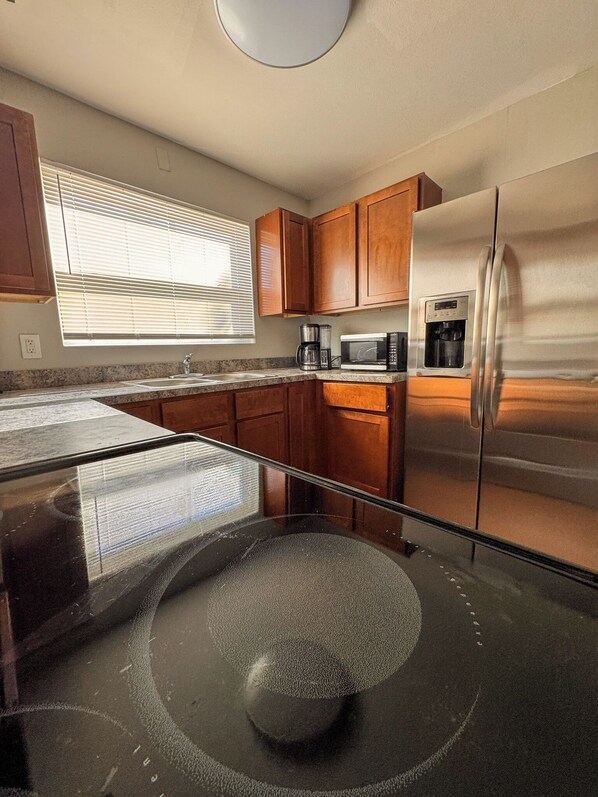 Micro-ondes, four, plaque de cuisson