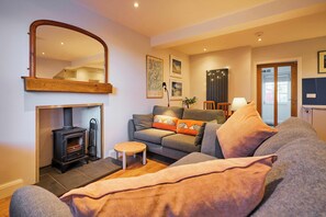 Living area - Blairgowrie - Cosy terraced cottage in town centre (Blairgowrie)
