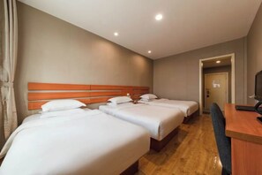 A hotel room with three beds, a wooden headboard, a desk, and a television. - Tiandi Renhe Chain Hotel (Jinan Kuanhouli, Jiefang Bridge) (Jinan)