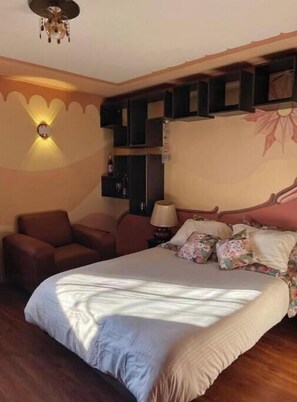 1 室のベッドルーム、WiFi