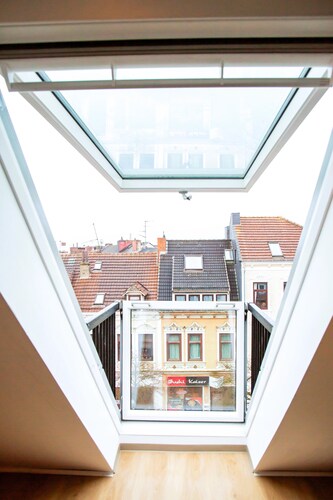  Für Firmen ,6 Schlafzimmer ,2 Bäder ,tolle Küche und gr. Terrasse