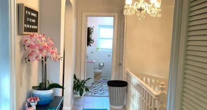 Cheerful 2 BED ROOMS Apartment in heart of Queens