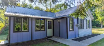 Hoffmaster Hideaway~ Near Hoffmaster State Park ~Pet Friendly~ Golf Course