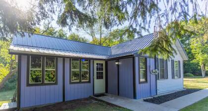 Hoffmaster Hideaway~ Near Hoffmaster State Park ~Pet Friendly~ Golf Course