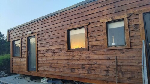 Cheap & Cheerful Cabin with WiFi in Swinford