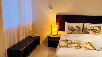 3 bedrooms, iron/ironing board, WiFi, bed sheets