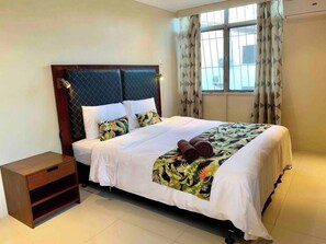 3 bedrooms, iron/ironing board, WiFi, bed sheets