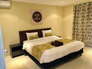 3 bedrooms, iron/ironing board, WiFi, bed sheets