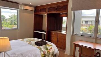 3 bedrooms, iron/ironing board, internet, bed sheets