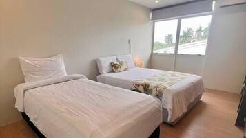 3 bedrooms, iron/ironing board, internet, bed sheets