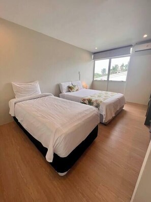 3 bedrooms, iron/ironing board, internet, bed sheets