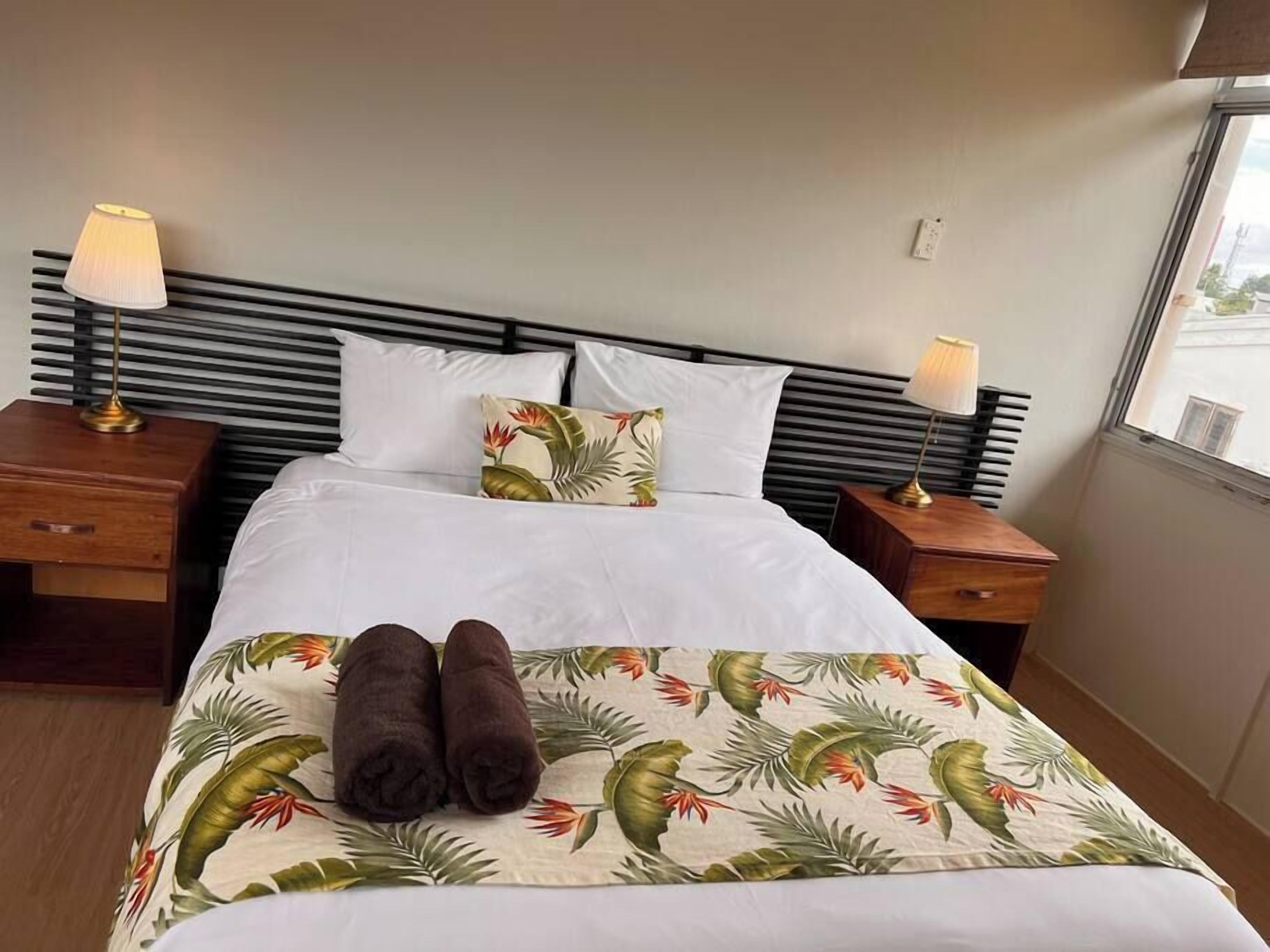 3 dormitorios, tabla de planchar con plancha, Internet y ropa de cama