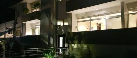 المنشأة من الخارج