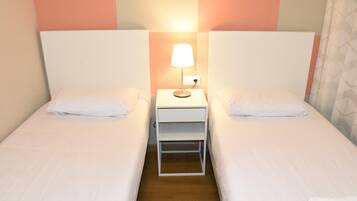 5 bedrooms, bed sheets