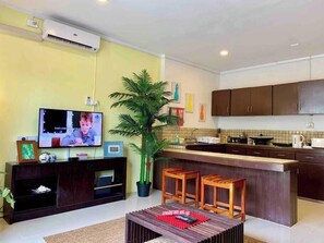 Fridge, microwave, stovetop, toaster