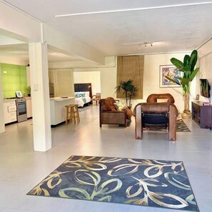 2 bedrooms, iron/ironing board, bed sheets