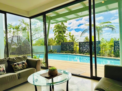 5 bedroom Family Home with great views