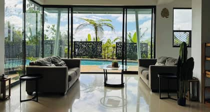 5 bedroom Family Home with great views