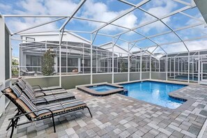 A heated pool - The Cinema Luxe Retreat at Champions Gate (Davenport)