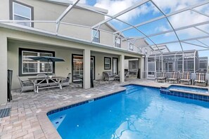 A heated pool - The Cinema Luxe Retreat at Champions Gate (Davenport)