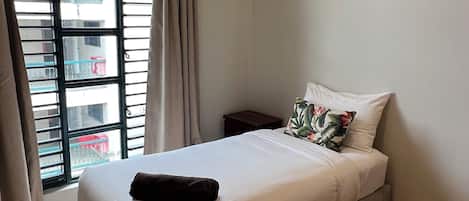 3 bedrooms, iron/ironing board, WiFi, bed sheets