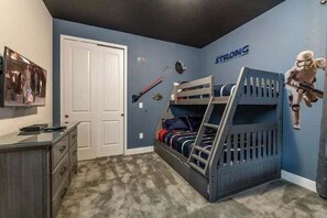 5 bedrooms, iron/ironing board, free WiFi, bed sheets