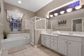 Hair dryer, towels - Luxurious 5BR Golf Course Villa Private Pool, Spa & Game Room 12 Miles to Disney (Davenport)