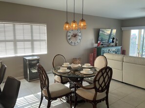 Dining - Luxury Penthouse Bella Lago 441 (Fort Myers Beach)