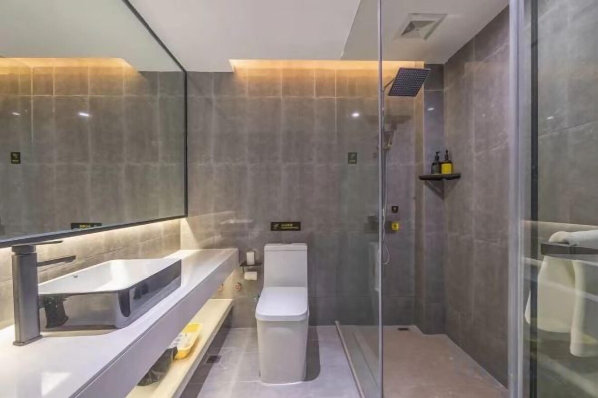 Deluxe 3-bed Room