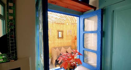 Charming apartment in the heart of the old city near the beach