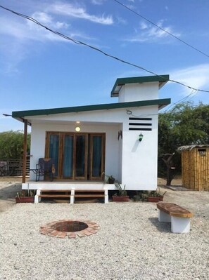 Exterior - Refuge from the sea (Punta Blanca)