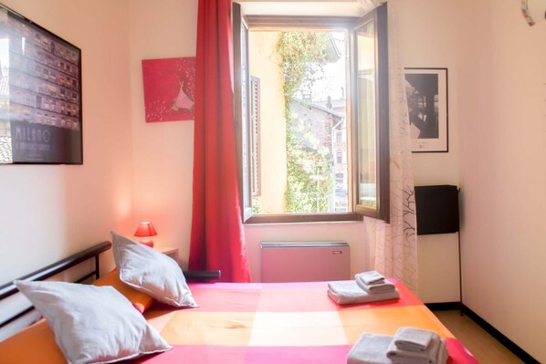 1 bedroom, iron/ironing board, bed sheets